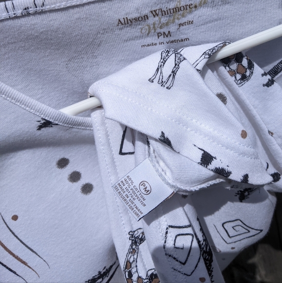 Giraffes and rhinestones on a petite medium t-shirt. Yes please - Picture 6 of 9